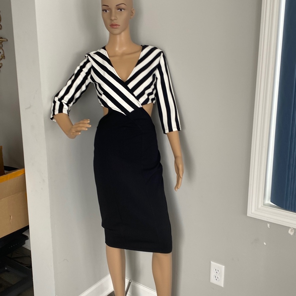 Mustard seed women’s size medium cut out black and white dress